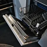 Modern Central Riga Apartment With Balcony, Gym Access, Dedicated Parking, Kitchen & Ac דירה ריגה