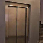 Modern Central Riga Apartment With Balcony, Gym Access, Dedicated Parking, Kitchen & Ac * ריגה