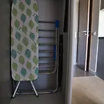 Modern Central Riga Apartment With Balcony, Gym Access, Dedicated Parking, Kitchen & Ac ריגה