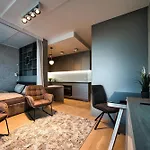 Modern Central Riga Apartment With Balcony, Gym Access, Dedicated Parking, Kitchen & Ac Appartamento