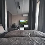 Modern Central Riga Apartment With Balcony, Gym Access, Dedicated Parking, Kitchen & Ac Appartamento Riga