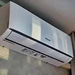 Modern Central Riga Apartment With Balcony, Gym Access, Dedicated Parking, Kitchen & Ac דירה