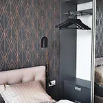 شقة Modern Central Riga Apartment With Balcony, Gym Access, Dedicated Parking, Kitchen & Ac