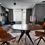 Modern Central Riga Apartment With Balcony, Gym Access, Dedicated Parking, Kitchen & Ac Appartamento *