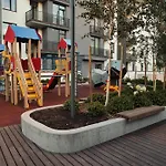 Modern Central Riga Apartment With Balcony, Gym Access, Dedicated Parking, Kitchen & Ac شقة