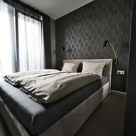 Scan Qr Code For Video Tour - Free Parking, Gym Access, Air Conditioning, Kitchen And In Apartman