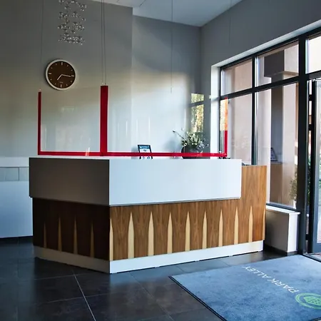 Scan Qr Code For Video Tour - Free Parking, Gym Access, Air Conditioning, Kitchen And In