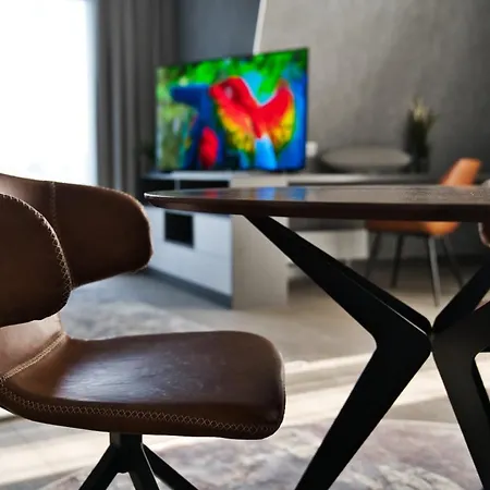 Apartman Scan Qr Code For Video Tour - Free Parking, Gym Access, Air Conditioning, Kitchen And In