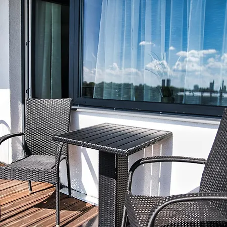 Scan Qr Code For Video Tour - Free Parking, Gym Access, Air Conditioning, Kitchen And In *