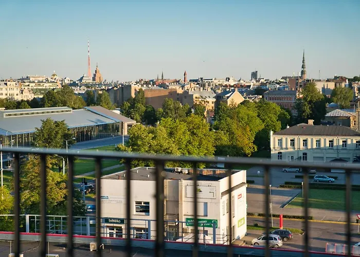 Scan Qr Code For Video Tour - Free Parking, Gym Access, Air Conditioning, Kitchen And In