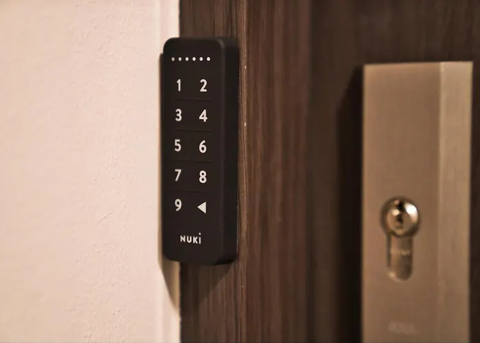 Daire Scan Qr Code For Video Tour - Free Parking, Gym Access, Air Conditioning, Kitchen And In *