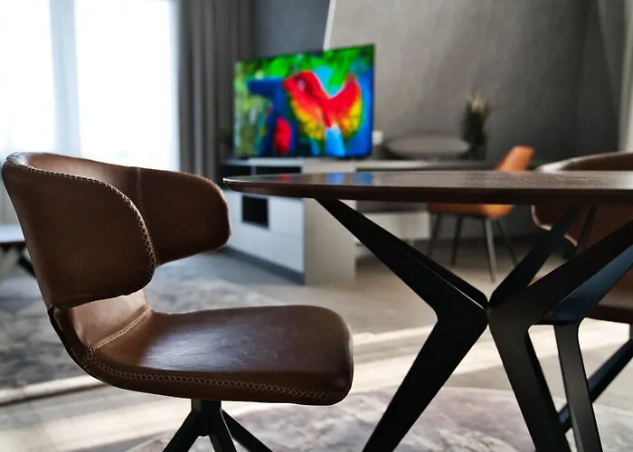 Dzīvoklis Urban Oasis: Fitness-focused With Views