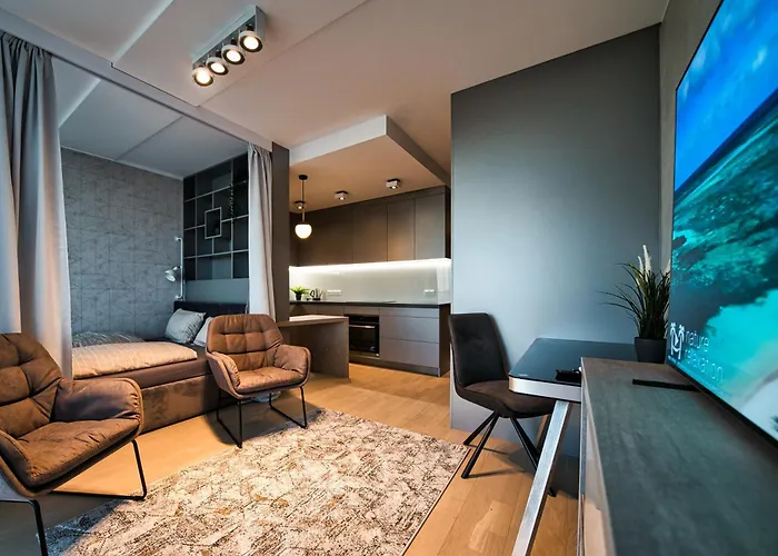 Urban Oasis: Fitness-focused With Views Dzīvoklis