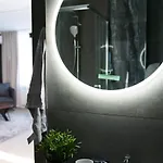 Modern Central Riga Apartment With Balcony, Gym Access, Dedicated Parking, Kitchen & Ac *