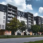 Modern Central Riga Apartment With Balcony, Gym Access, Dedicated Parking, Kitchen & Ac Lejlighed Riga