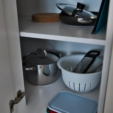 Scan Qr Code For Video Tour - Free Parking, Gym Access, Air Conditioning, Kitchen And In *