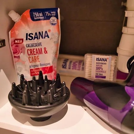 Scan Qr Code For Video Tour - Free Parking, Gym Access, Air Conditioning, Kitchen And In Appartement *